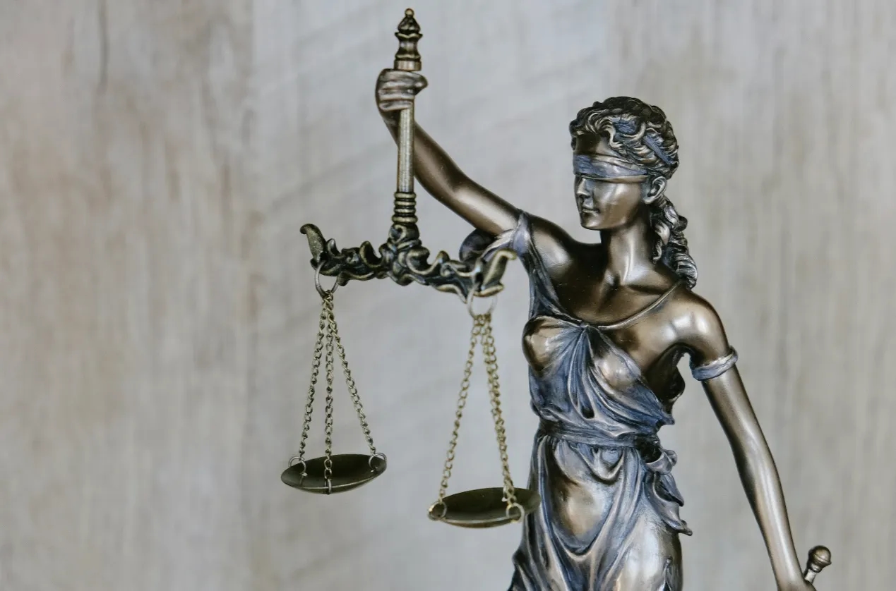 Adwokat w Lublinie a radca prawny – czym różnią się te zawody?