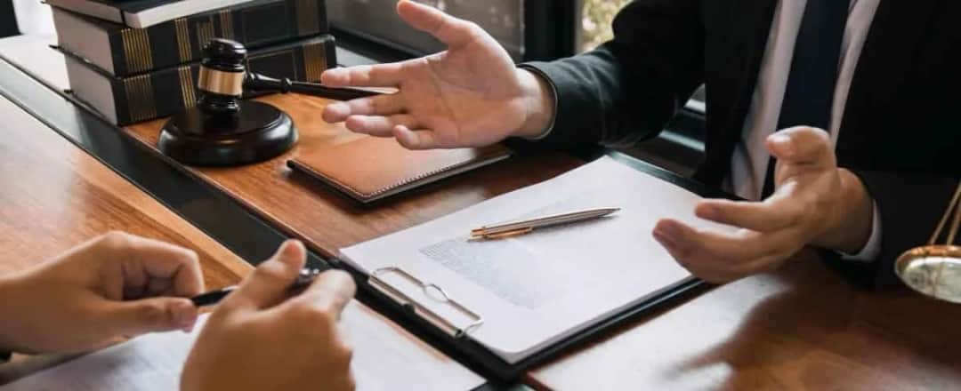 Kiedy płaci się adwokatowi za sprawę? Uniknij nieprzyjemnych kosztów