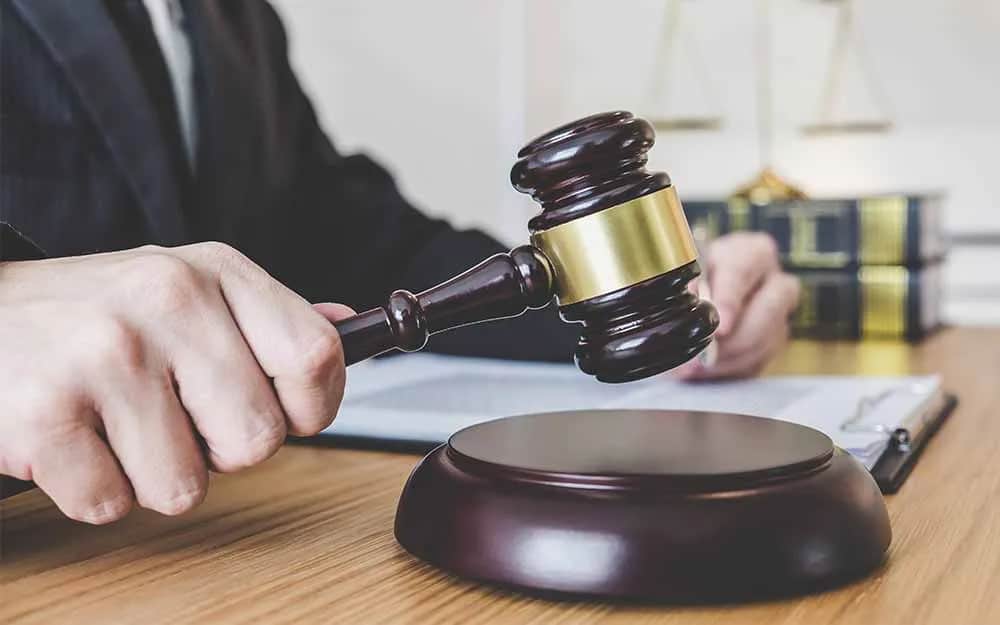 Jak sprawdzić wyrok sądu? Proste sposoby na dostęp do orzeczeń