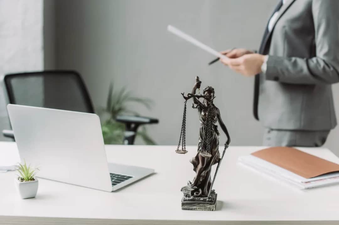 Czym jest obsługa prawna firm i jakie usługi obejmuje?